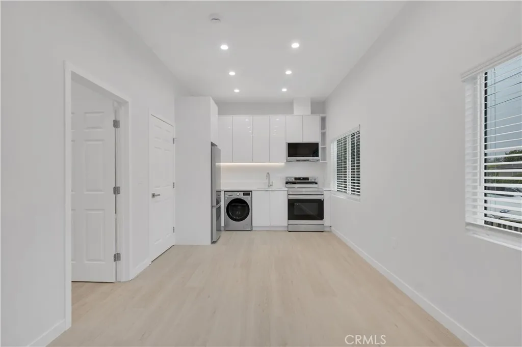 Additional image 2 of 23806 Calvert, Woodland Hills, CA 91367