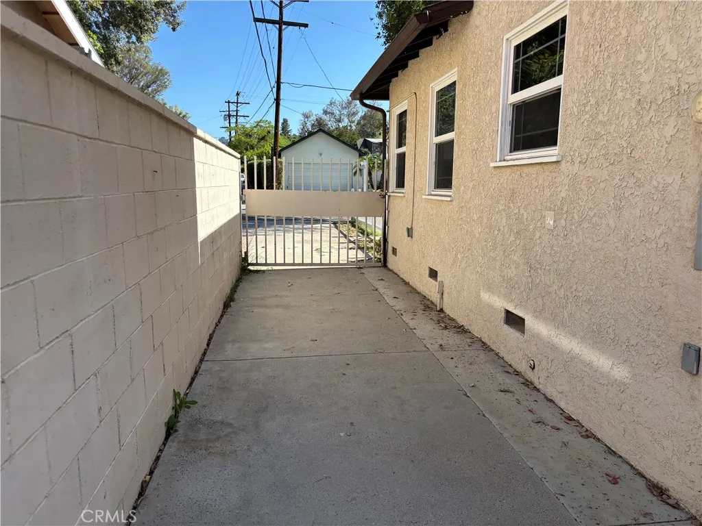 Additional image 104 of 21327 De La Osa Street, Woodland Hills, CA 91364