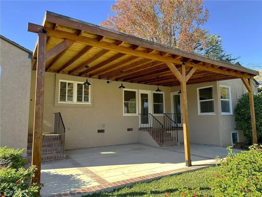 Additional image 40 of 2026 Pepper Dr, Altadena, CA 91001