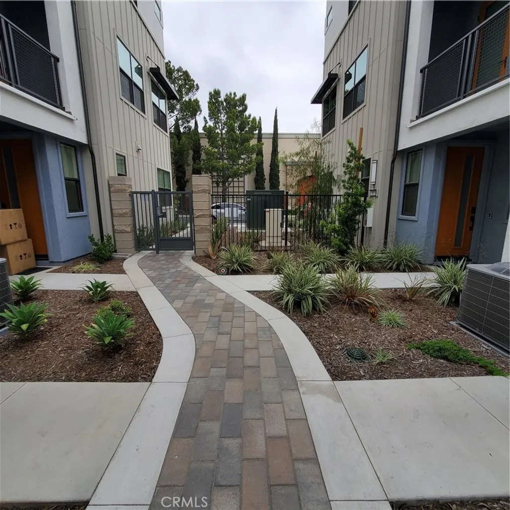 Additional image 4 of 944 N Divino Privado, Ontario, CA 91764