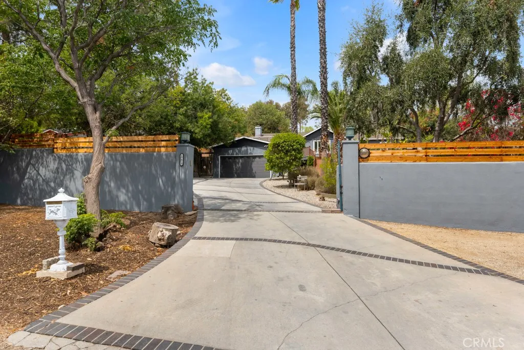 Additional image 2 of 19419 Oxnard Street, Tarzana, CA 91356