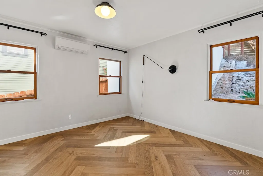 Additional image 19 of 2130 Apex, Los Angeles, CA 90039