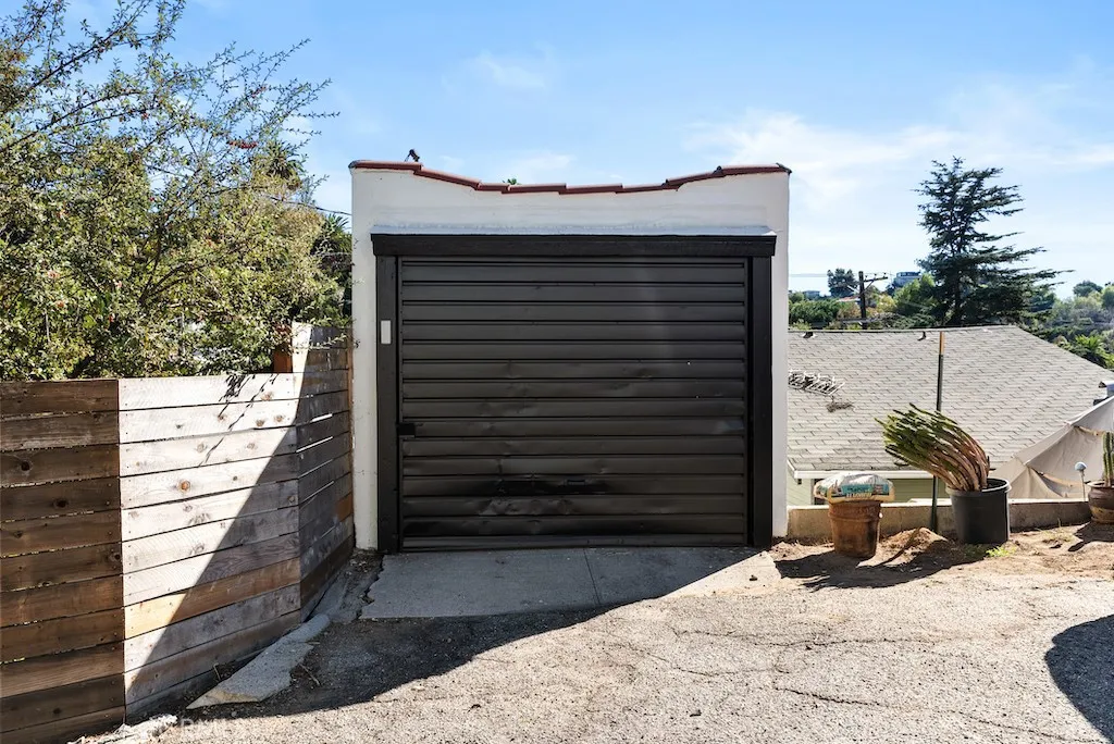 Additional image 74 of 2130 Apex, Los Angeles, CA 90039