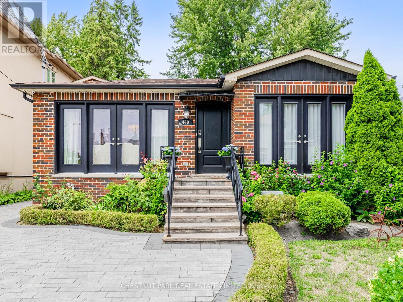Property image for 440 GLENGARRY AVENUE|Toronto (Bedford Park-Nortown), Ontario M5M1E9