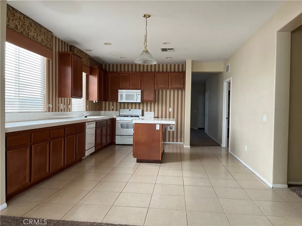 Additional image 3 of 9364 Fieldstone Avenue, Hesperia, CA 92345