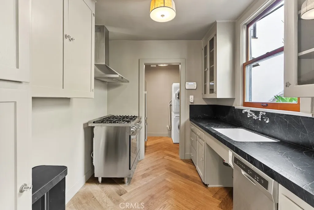 Additional image 53 of 2130 Apex, Los Angeles, CA 90039