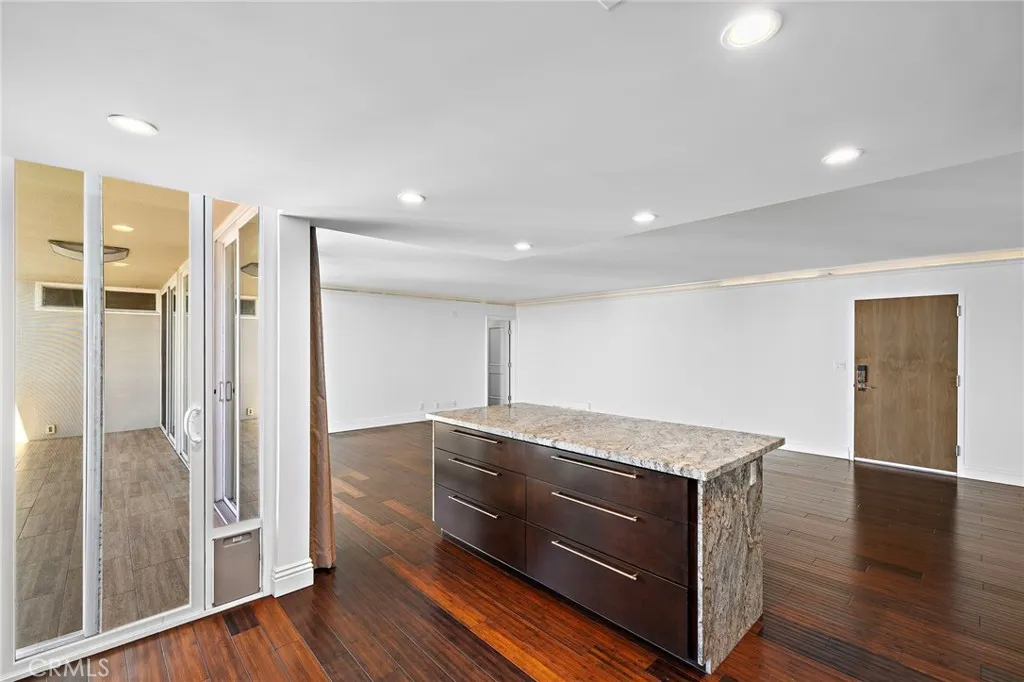 Additional image 17 of 310 Fernando Street Unit 307, Newport Beach, CA 92661