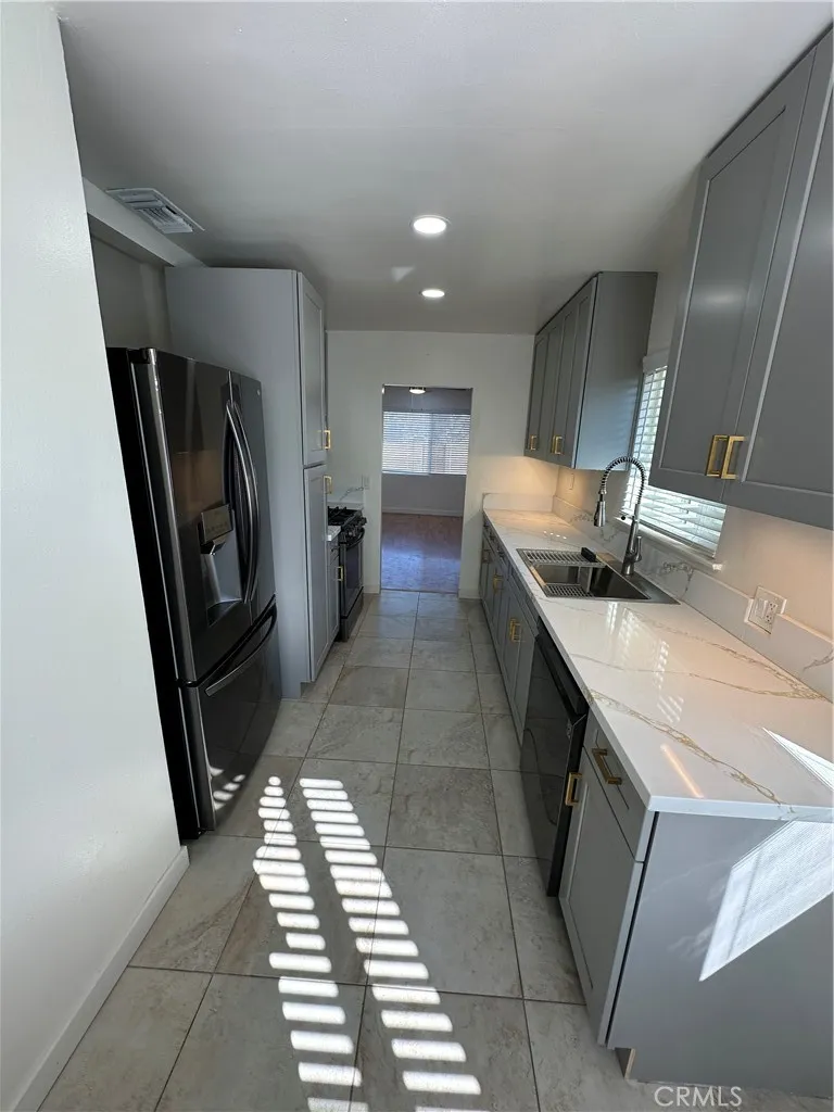 Additional image 55 of 19140 strathern, Reseda, CA 91335