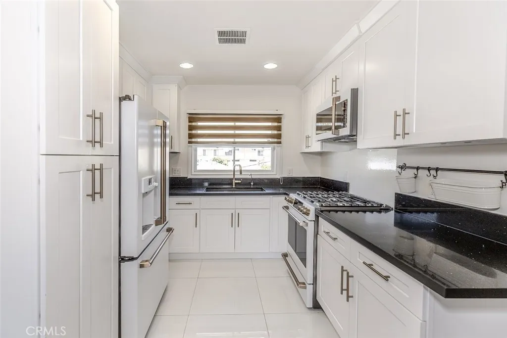 Additional image 6 of 624 Hawthorne Street Unit A, Glendale, CA 91204