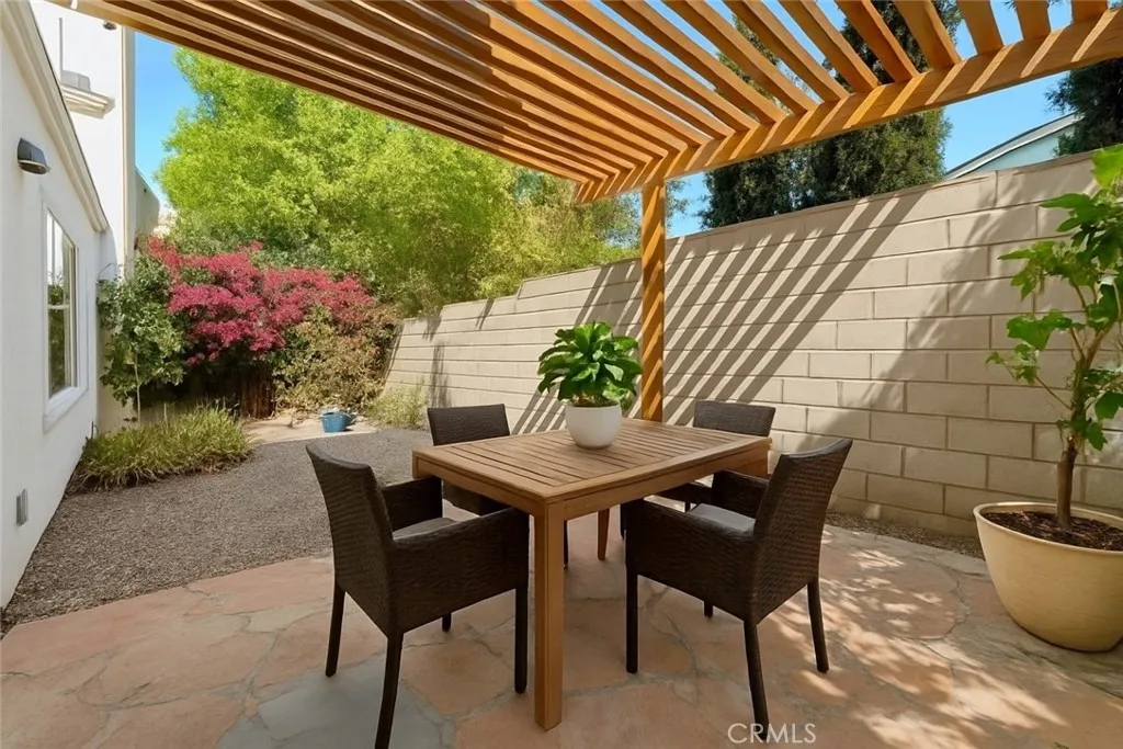 Property image for 17755 Merridy St, Northridge, CA 91325