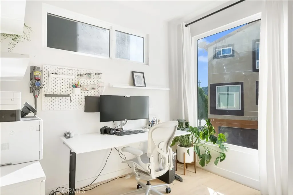 Additional image 62 of 2581 Arvia #3, Los Angeles, CA 90065