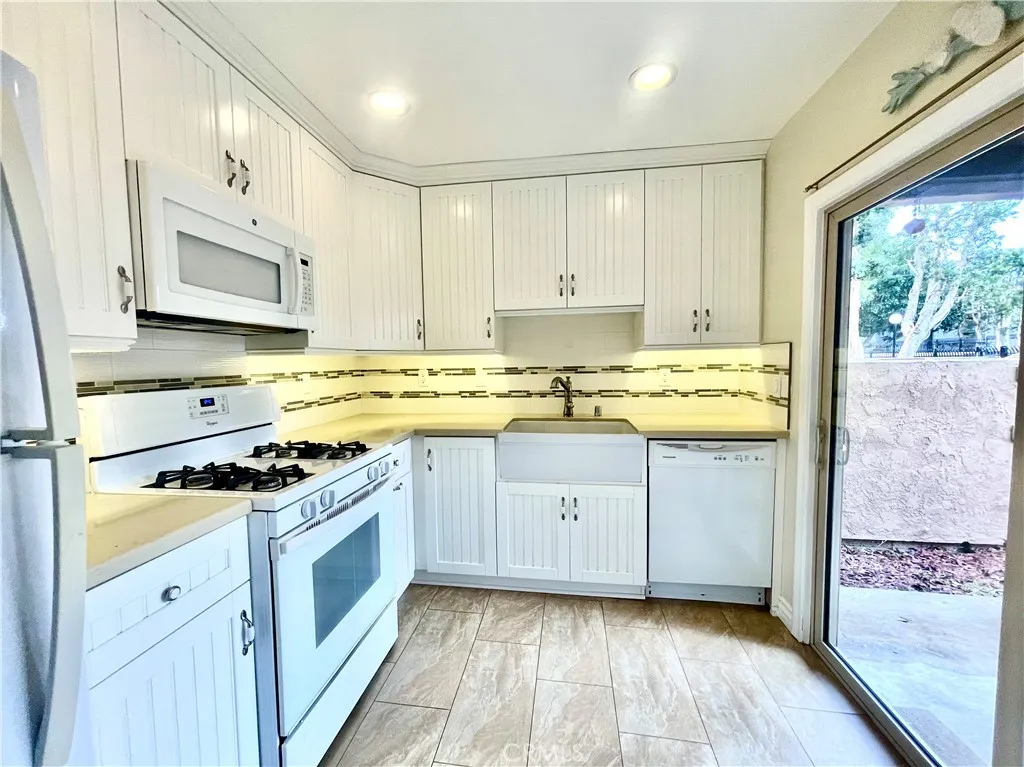 Additional image 3 of 16973 Bluewater Lane Unit 71, Huntington Beach, CA 92649