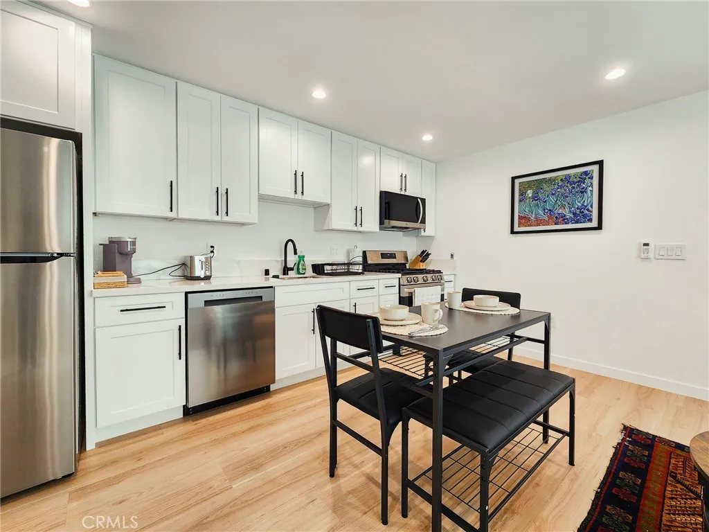 Additional image 3 of 22131 Bassett Street, Canoga Park, CA 91303