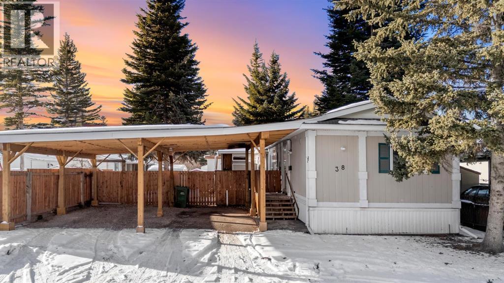 38, 3223 83 Street NW|Calgary, Alberta T3B5M8