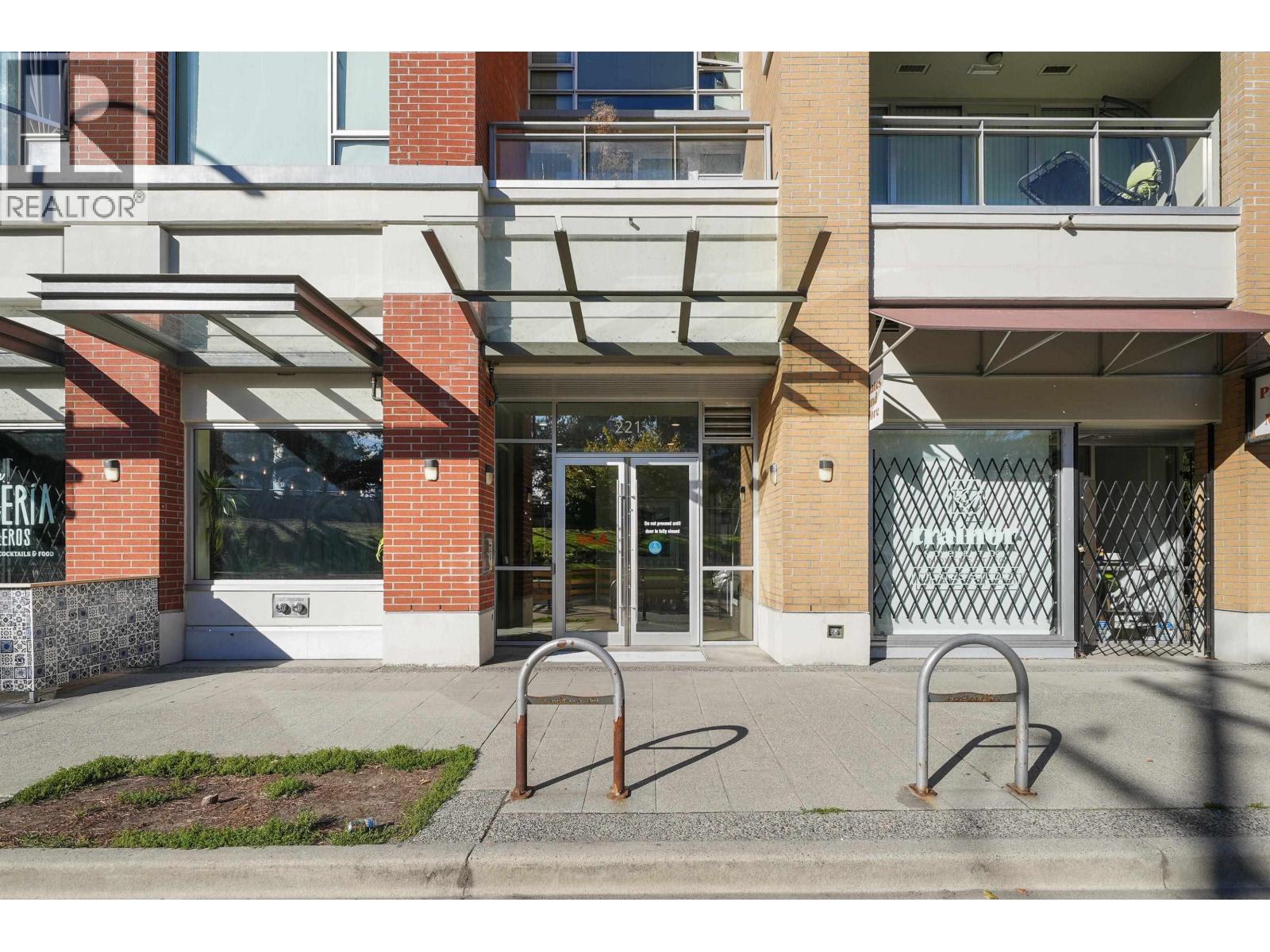 715 221 UNION STREET|Vancouver, British Columbia V6A0B4