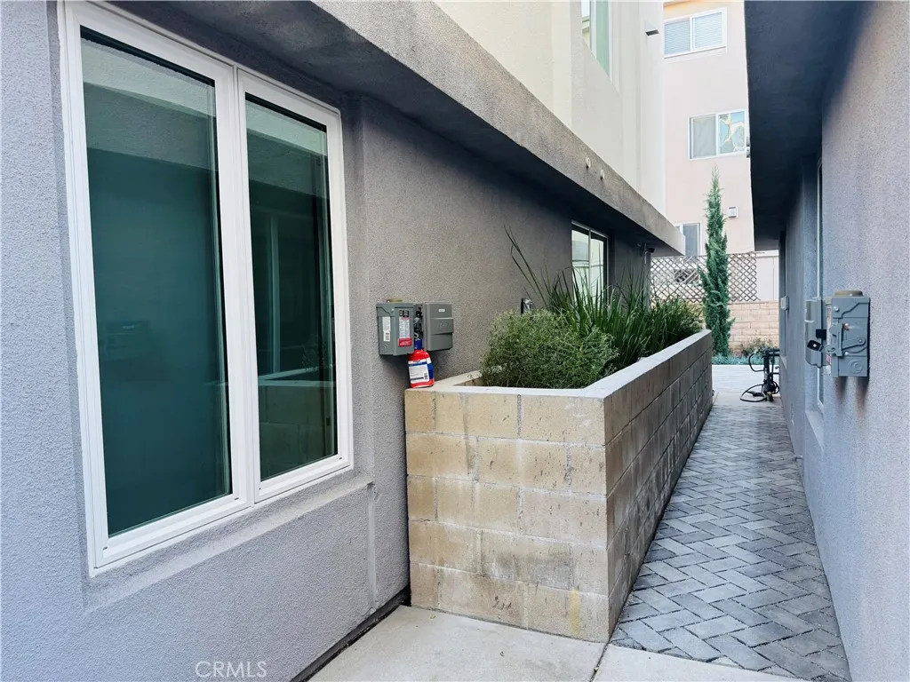 Additional image 40 of 11815 W Holly Way, Valley Village, CA 91607