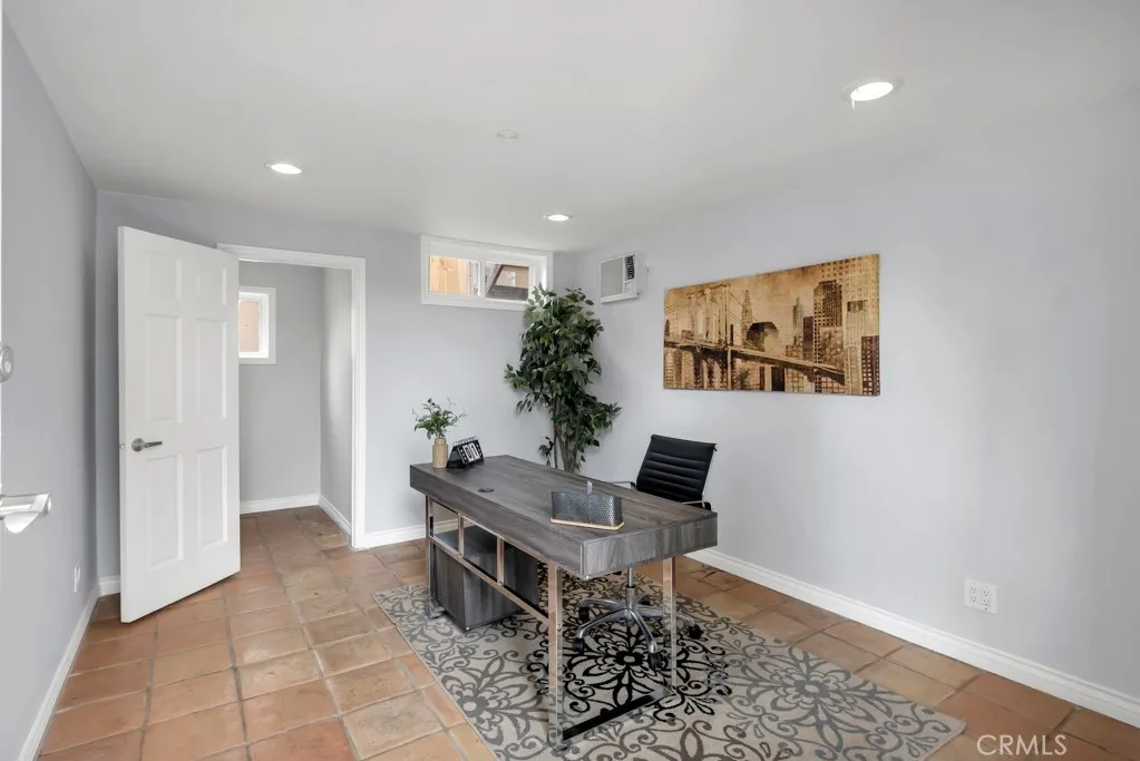 Additional image 54 of 19419 Oxnard Street, Tarzana, CA 91356