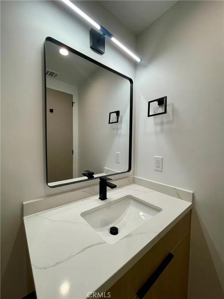 Additional image 45 of 613 W 41st Place Unit 1/2, Los Angeles, CA 90037