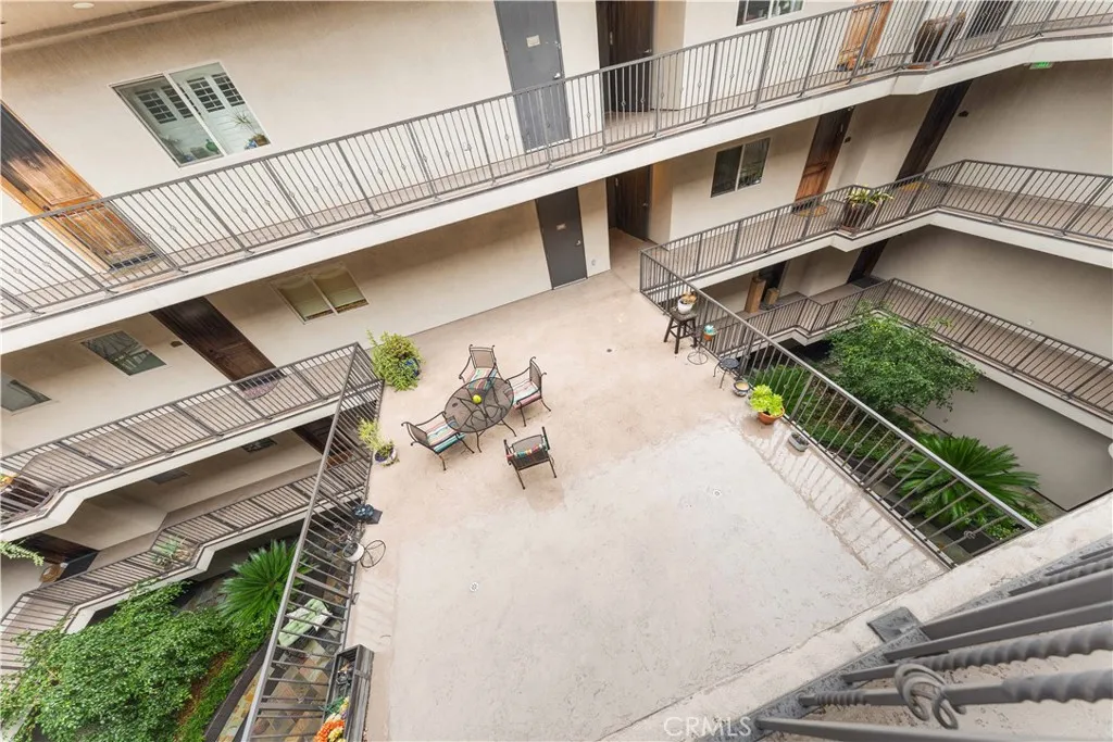 Additional image 11 of 11218 Camarillo Street Unit 404, Toluca Lake, CA 91602