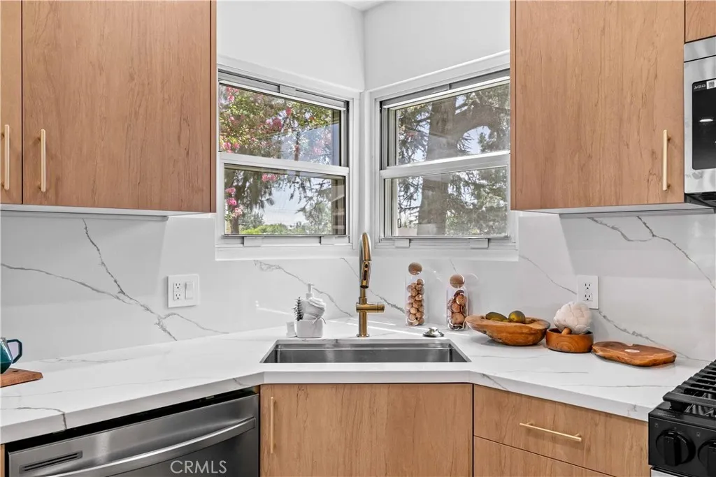 Additional image 18 of 2105 N Pass Ave, Burbank, CA 91505