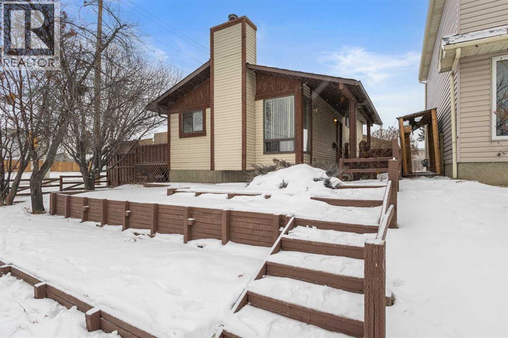 6496 54 Street NE|Calgary, Alberta T3J1Z5