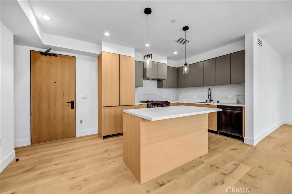 Additional image 61 of 10352 Riverside Drive Unit 203A, Toluca Lake, CA 91602