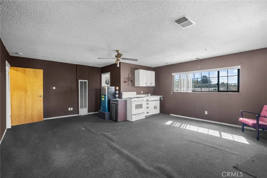 Additional image 3 of 663 Eston Pl Unit 2, Lancaster, CA 93535