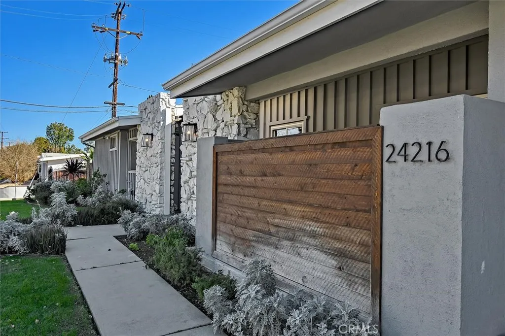 Additional image 5 of 24216 Calvert Street, Woodland Hills, CA 91367