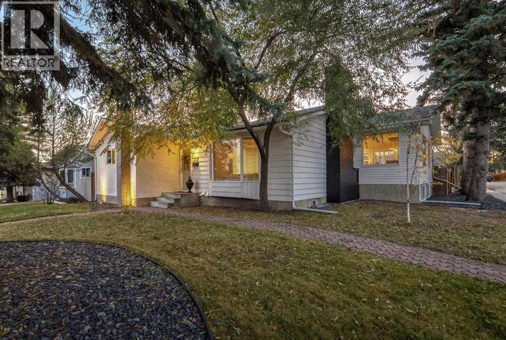 3731 45 Street SW|Calgary, Alberta T3E3V5