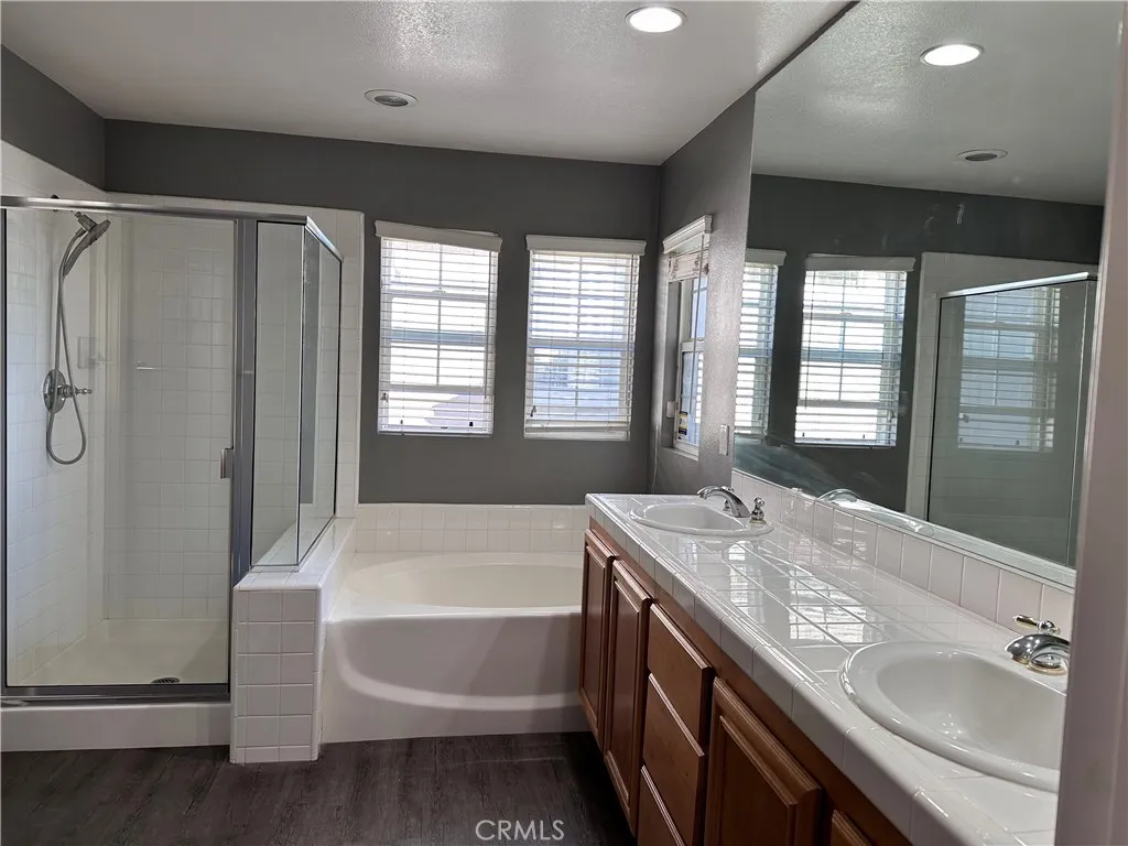 Property image for 23327 Clearwater Ln, Valencia, CA 91355