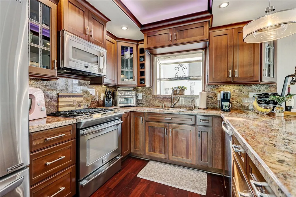 Additional image 70 of 718 S Broadway Unit C, Redondo Beach, CA 90277