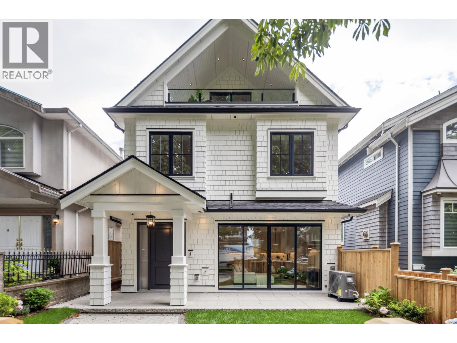 2 250 E 39TH AVENUE|Vancouver, British Columbia V5W1K2