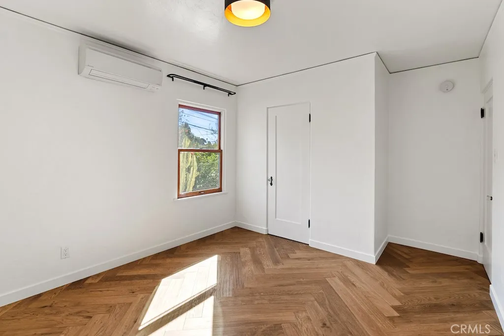 Additional image 61 of 2130 Apex, Los Angeles, CA 90039