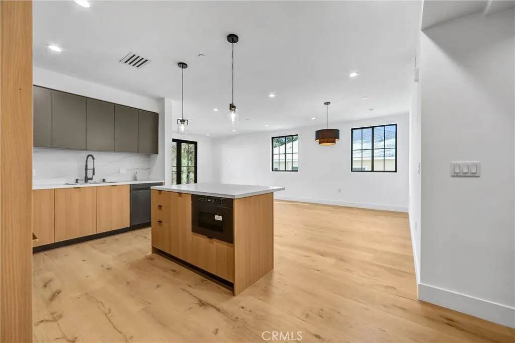 Additional image 11 of 10352 Riverside Drive Unit 203A, Toluca Lake, CA 91602