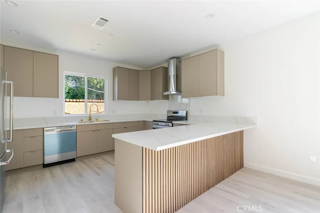 Additional image 38 of 17426 Roscoe Boulevard, Northridge, CA 91325