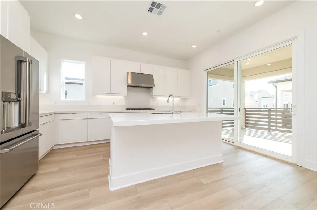 Additional image 13 of 108 Tiffin, Irvine, CA 92618