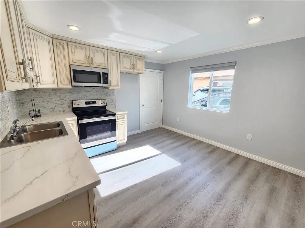 Additional image 17 of 21217 De La Guerra Street Unit B, Woodland Hills, CA 91364