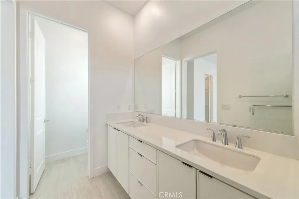 Additional image 54 of 108 Tiffin, Irvine, CA 92618