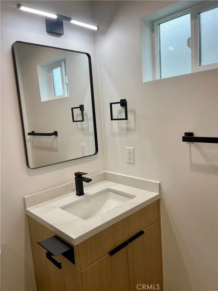 Additional image 23 of 611 W 41st Place, Los Angeles, CA 90037