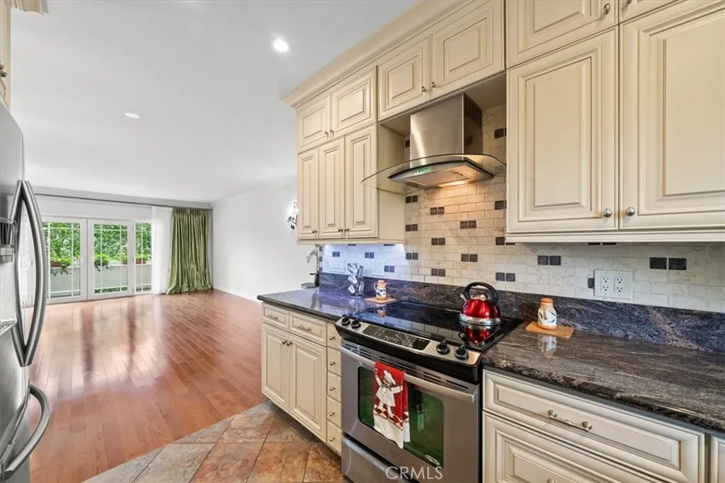 Additional image 2 of 1228 N La Cienega Boulevard Unit 203, West Hollywood, CA 90069