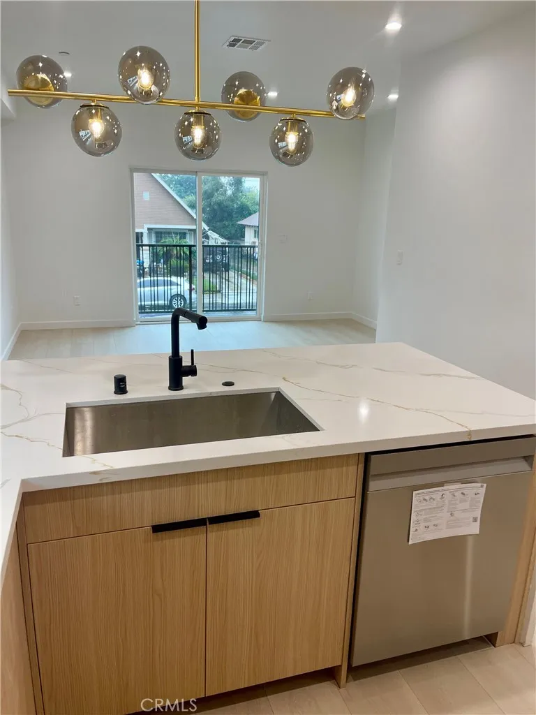 Additional image 18 of 611 W 41st Place, Los Angeles, CA 90037