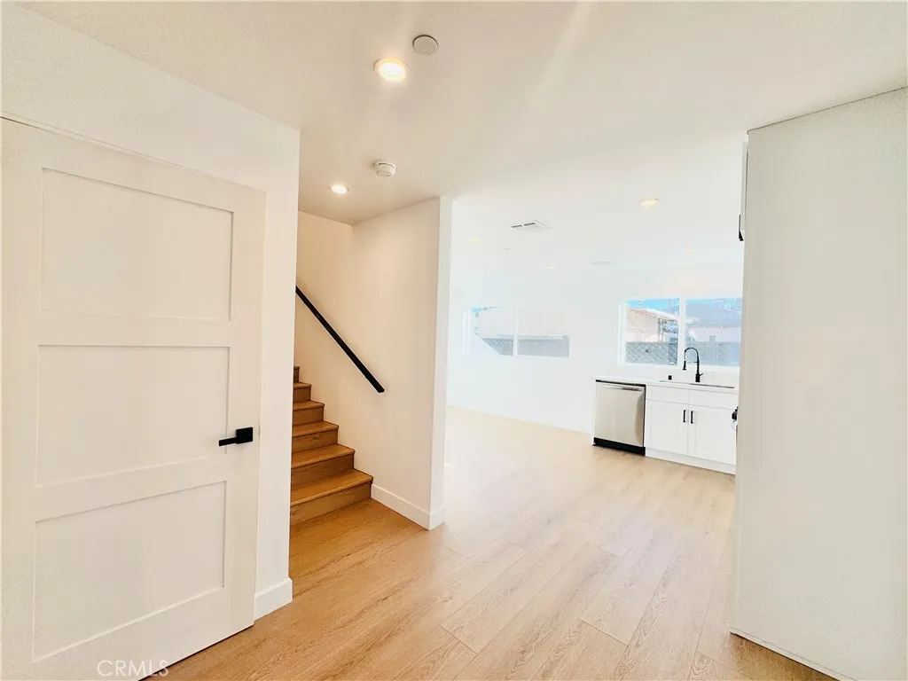 Additional image 5 of 6860 Aura Avenue, Reseda, CA 91335