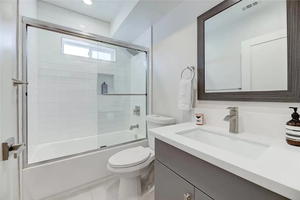 Additional image 60 of 2153 S West View Street, Los Angeles, CA 90016