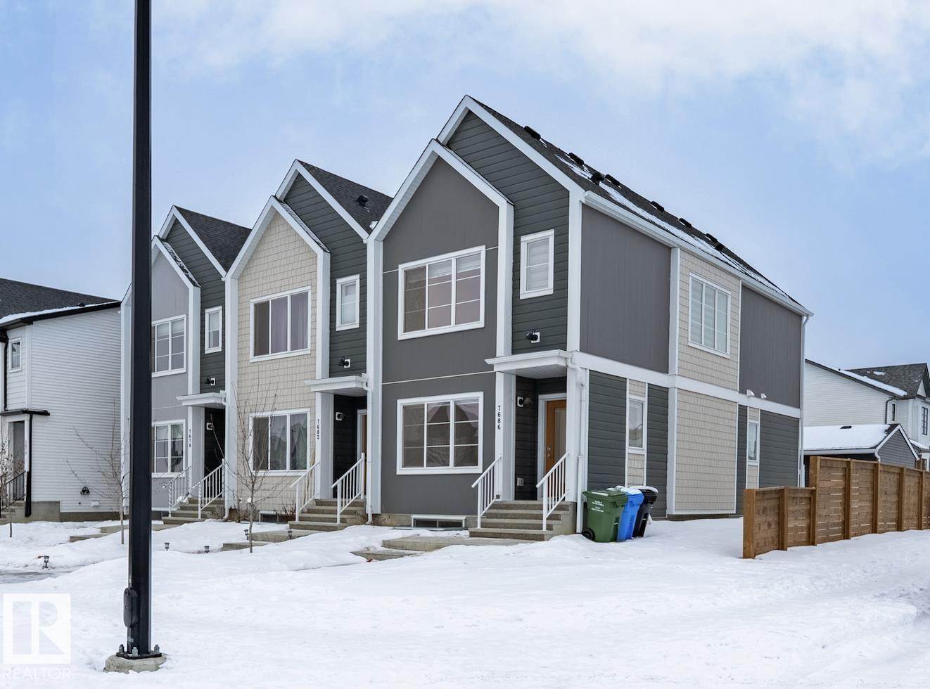 7686 202 AV SE|Calgary, Alberta T3S0H7