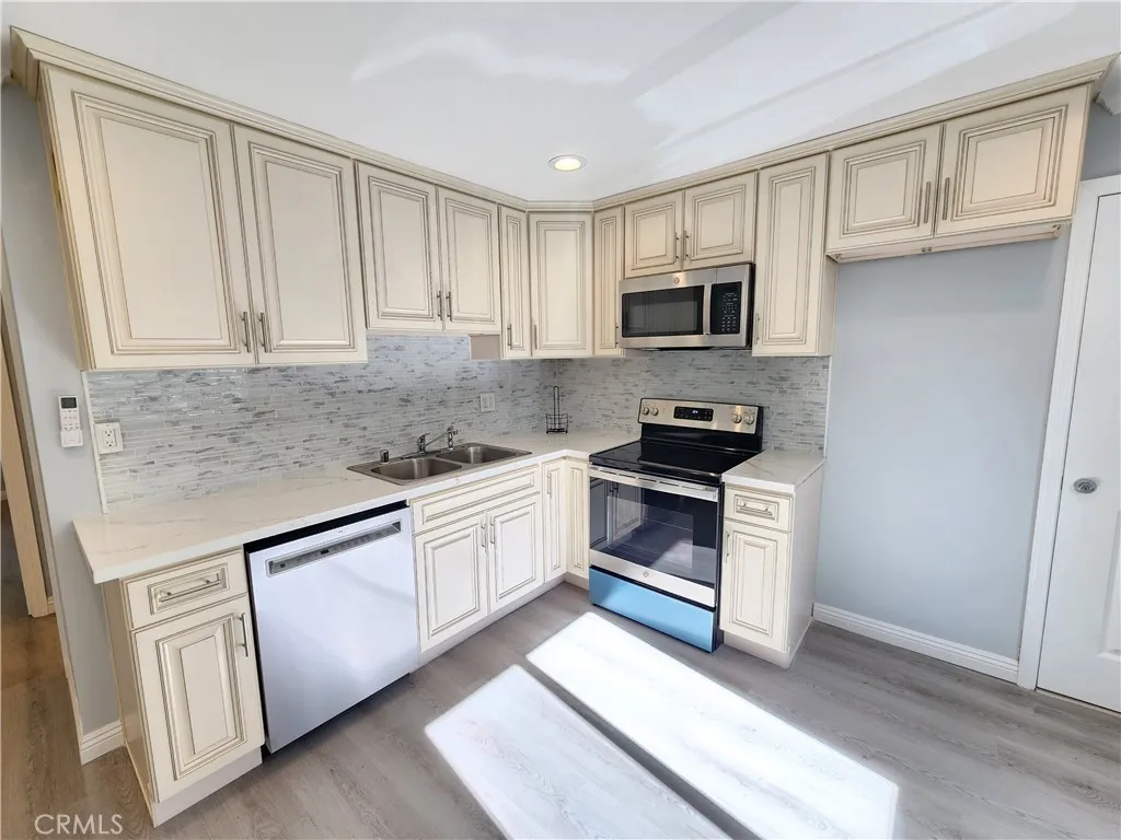 Additional image 14 of 21217 De La Guerra Street Unit B, Woodland Hills, CA 91364