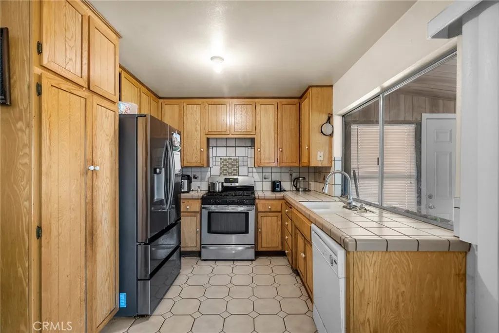 Additional image 37 of 663 Eston Place, Lancaster, CA 93535