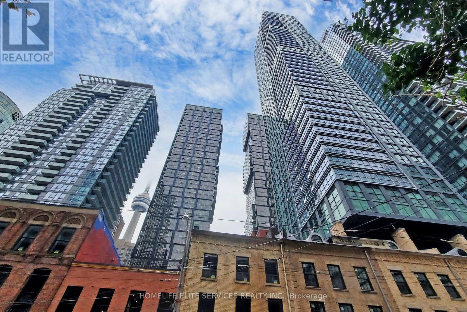 702 - 327 KING STREET W|Toronto (Waterfront Communities), Ontario M5V0W7