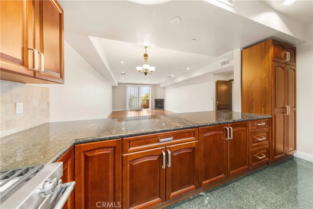 Additional image 21 of 11218 Camarillo Street Unit 404, Toluca Lake, CA 91602