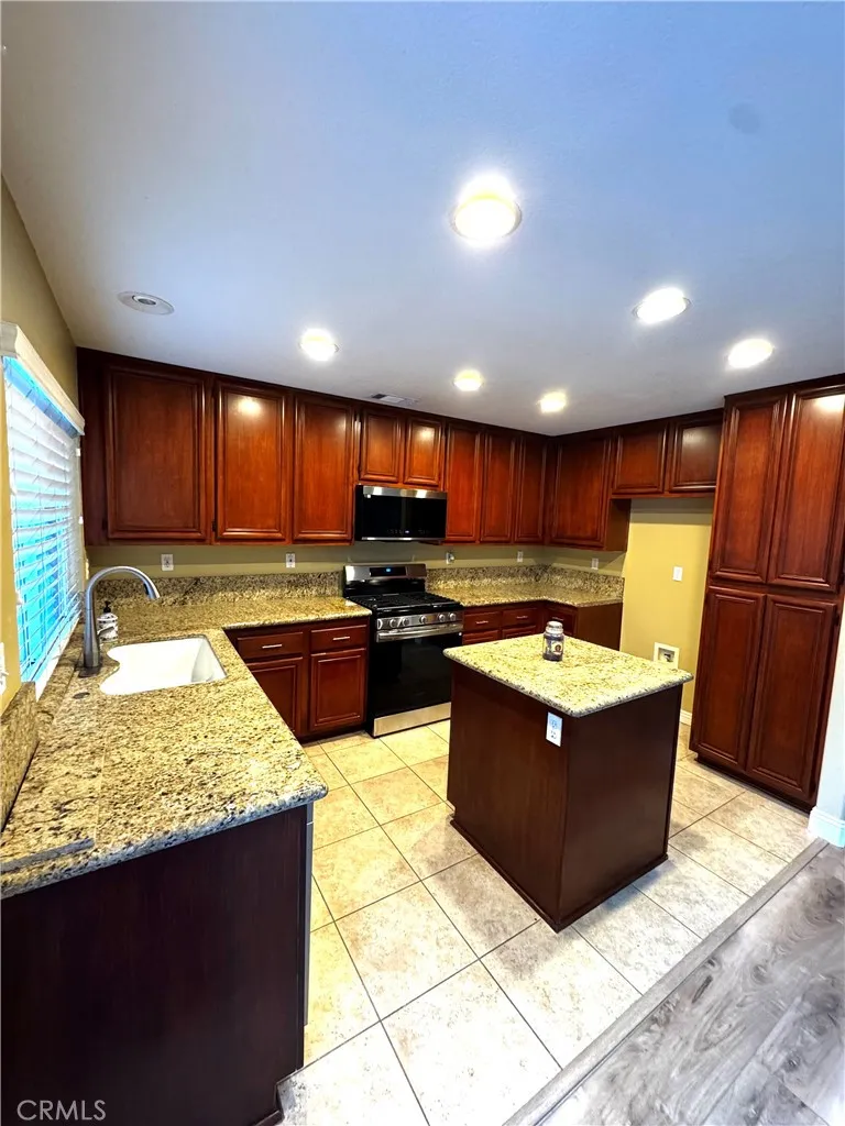 Additional image 35 of 804 Saint James Dr, Corona, CA 92882