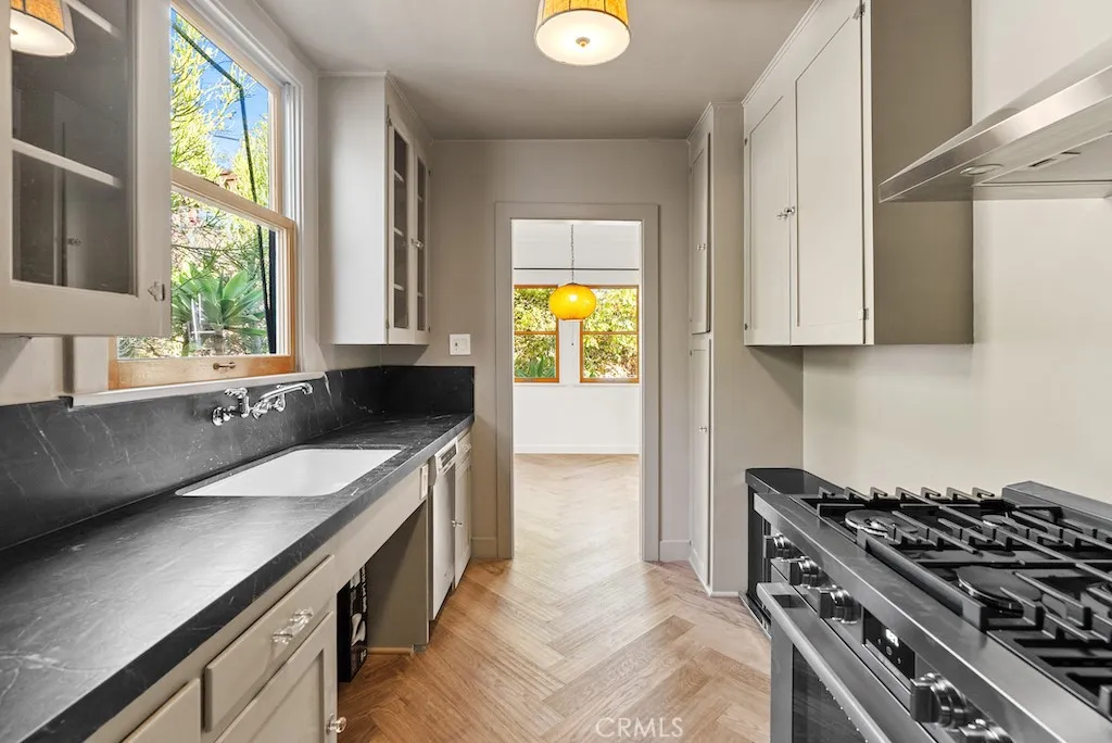 Additional image 15 of 2130 Apex, Los Angeles, CA 90039